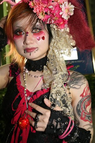 GOTH-LOLI (Gothic and Lolita)